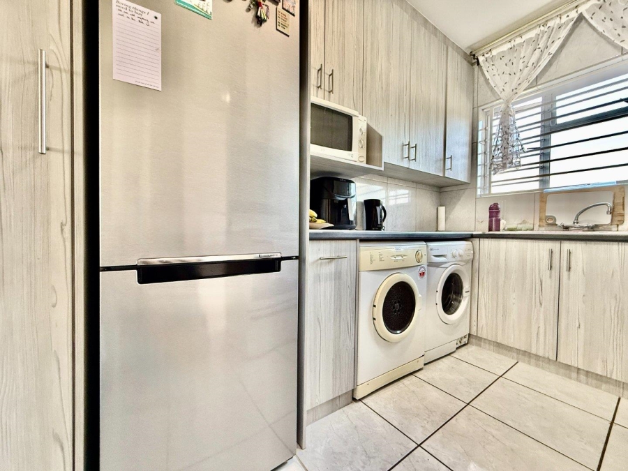 2 Bedroom Property for Sale in Harfield Village Western Cape